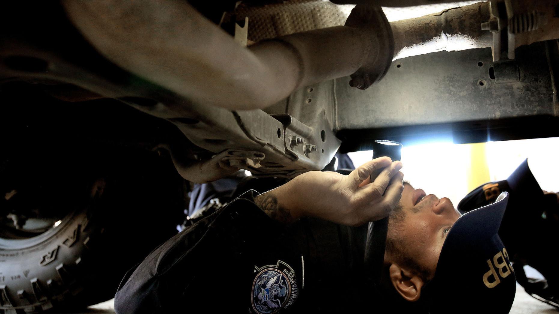 Cartels recruiting drug, people smugglers in bars, high schools